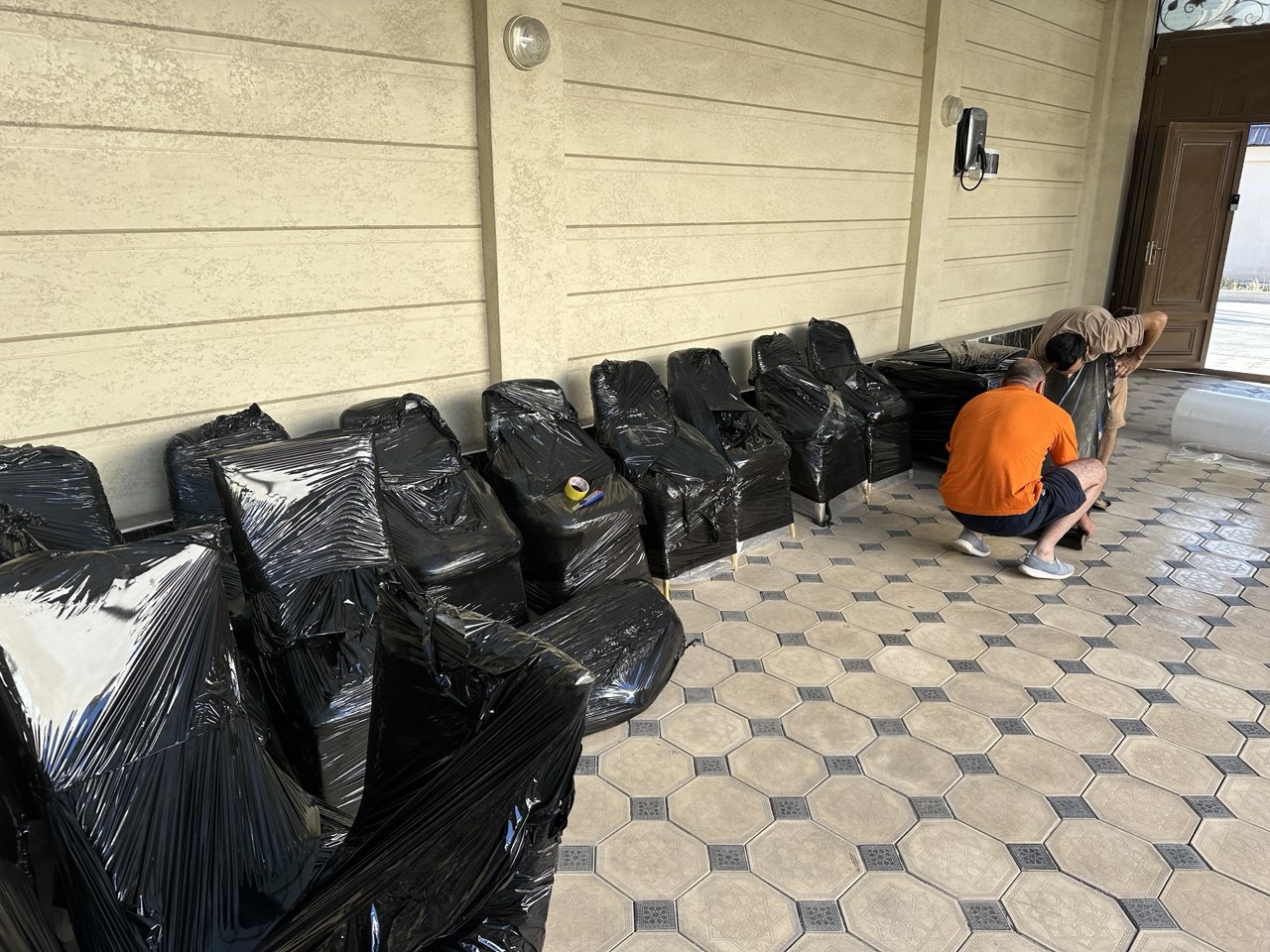 Профессиональная упаковка офисной мебели для перевозки