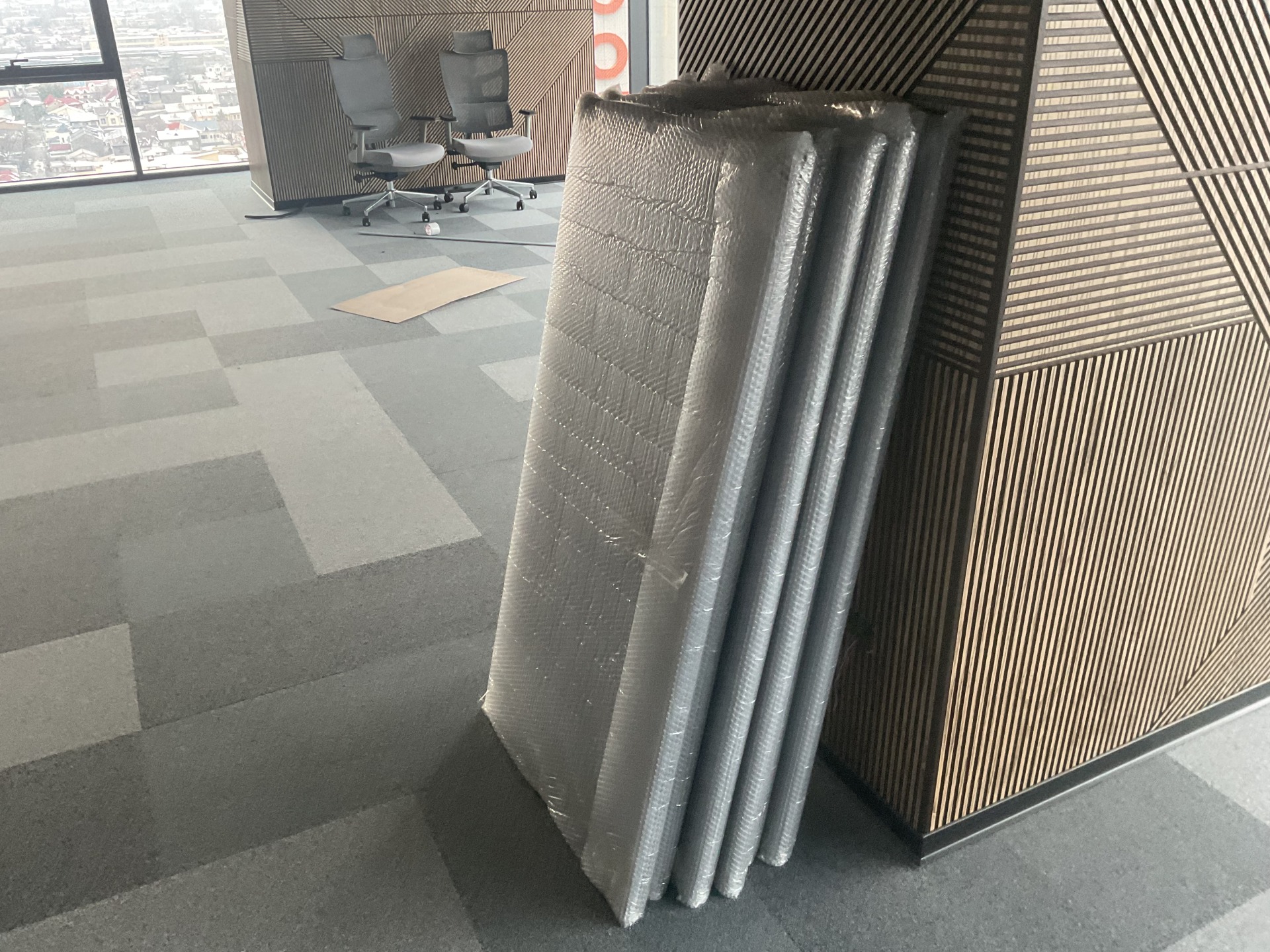 Упаковка офисной мебели при переезде